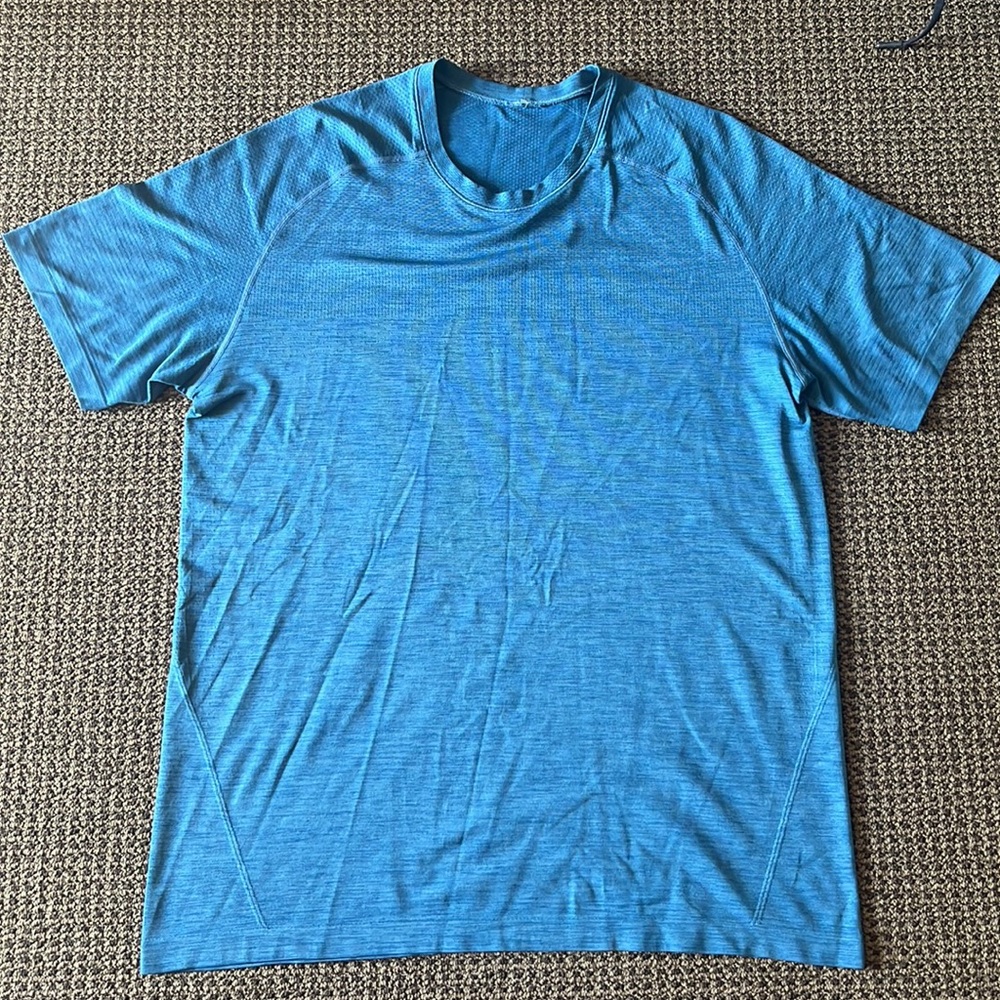 Lululemon t-shirt (L)